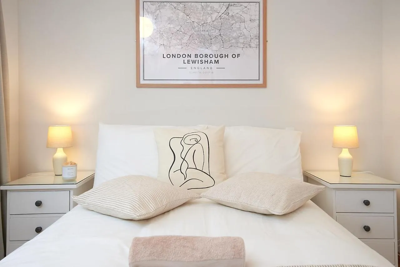 Ida Pod Places - Lewisham London Apartment